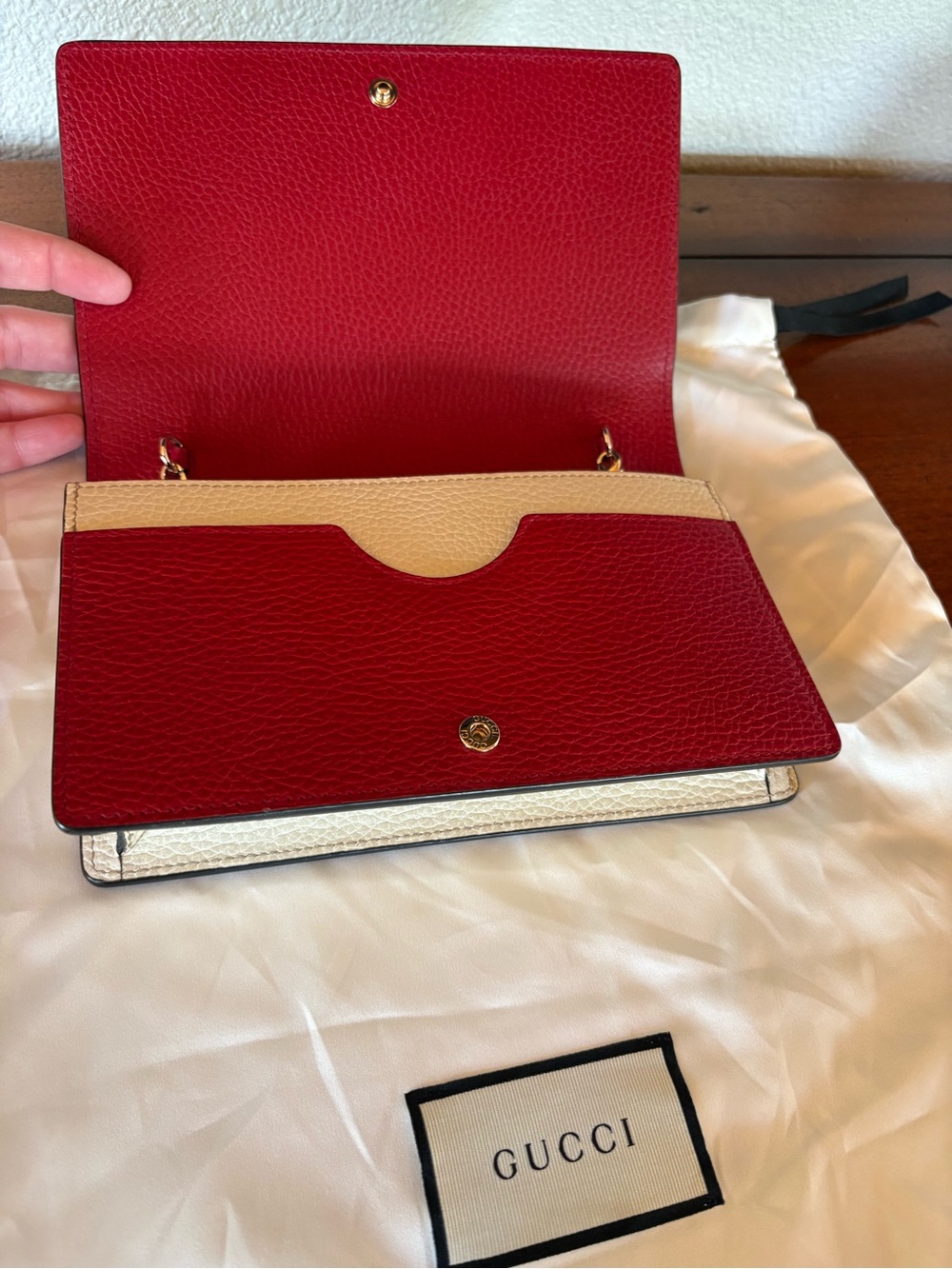 Gucci Navy Pebbled Leather Cross-Body/Clutch with Red & White Side Panels - Picture 3 of 13